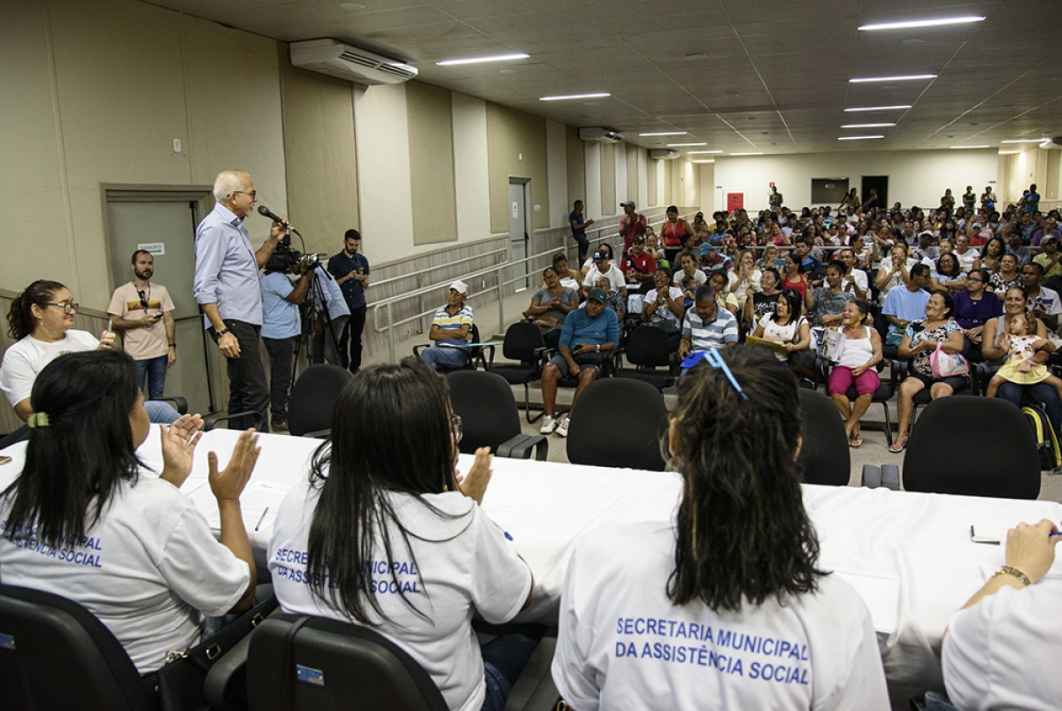 Vida nova: Prefeitura de Aracaju inicia assinatura dos contratos da casa própria de 468 famílias (Foto: Marco Vieira/ PMA)