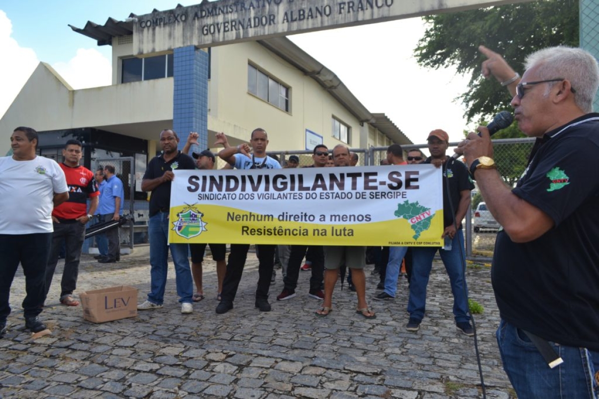 Vigilantes estão sem salários e benefícios (Foto: Portal Infonet)