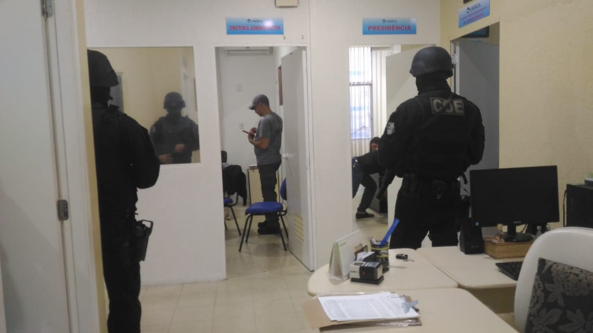 PM cumpre mandados de busca e apreensão em operação coordenada pelo Ministério Público Estadual (Foto: Assessoria PM/SE)