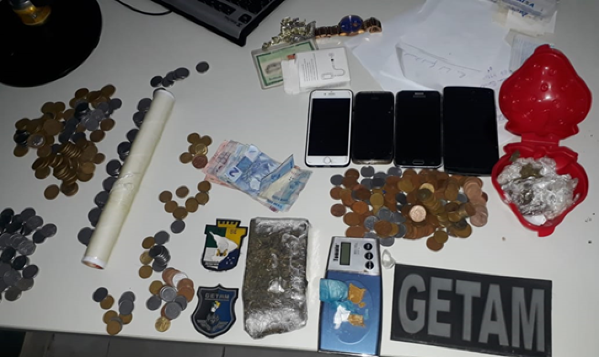 PM prende mulher por tráfico de drogas no Castelo Branco (Foto: Assessoria PM/SE)