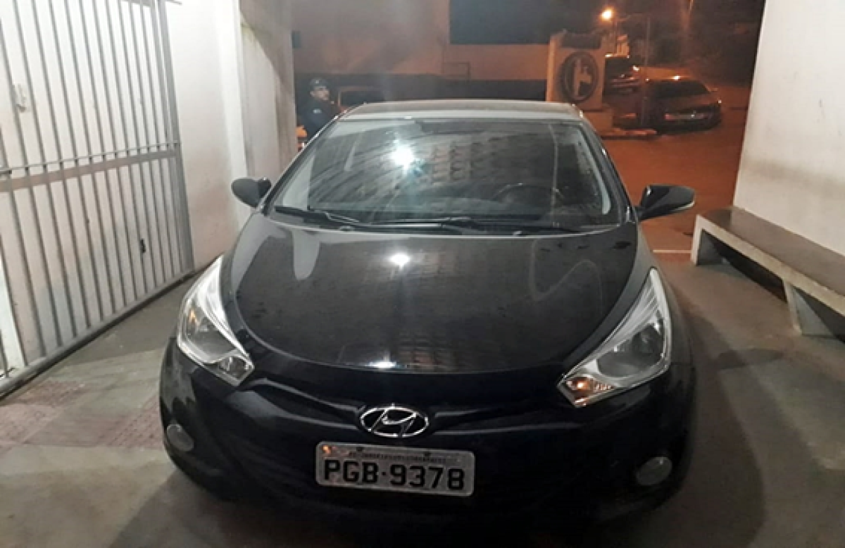 PM recupera veículo abandonado em oficina na cidade de Lagarto (Foto: PM/SE)