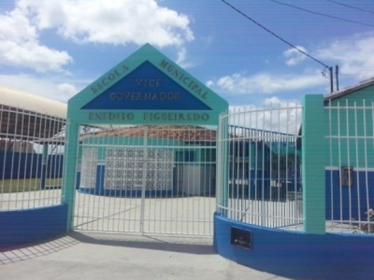 Indivíduos realizaram arrastão na Escola Municipal Benedito Figueiredo, em Itabaiana (Foto: Portal Itnet)
