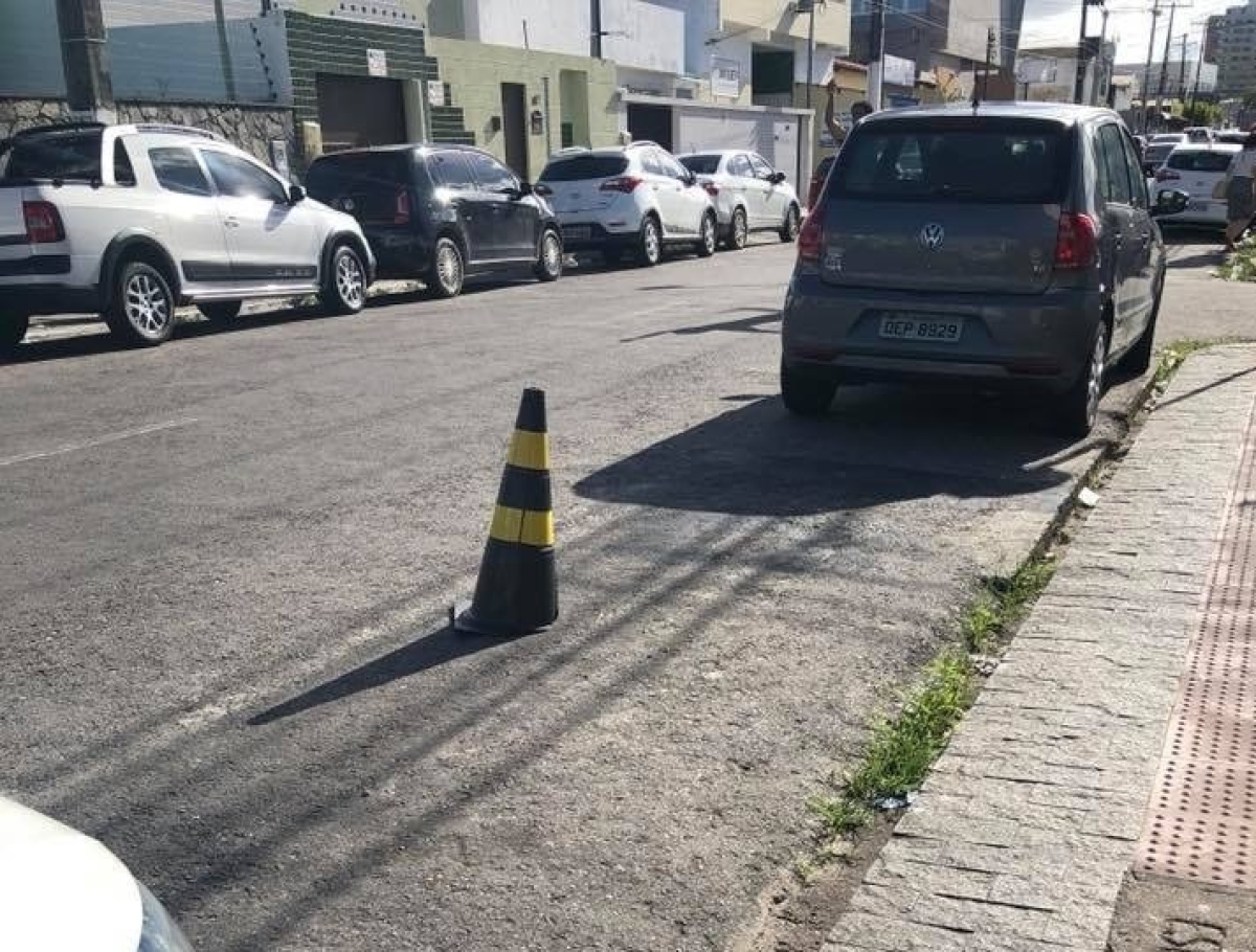 Cones são comuns em áreas do bairro São José (Fotos: Gabriela Melo/ Via Portal Infonet)
