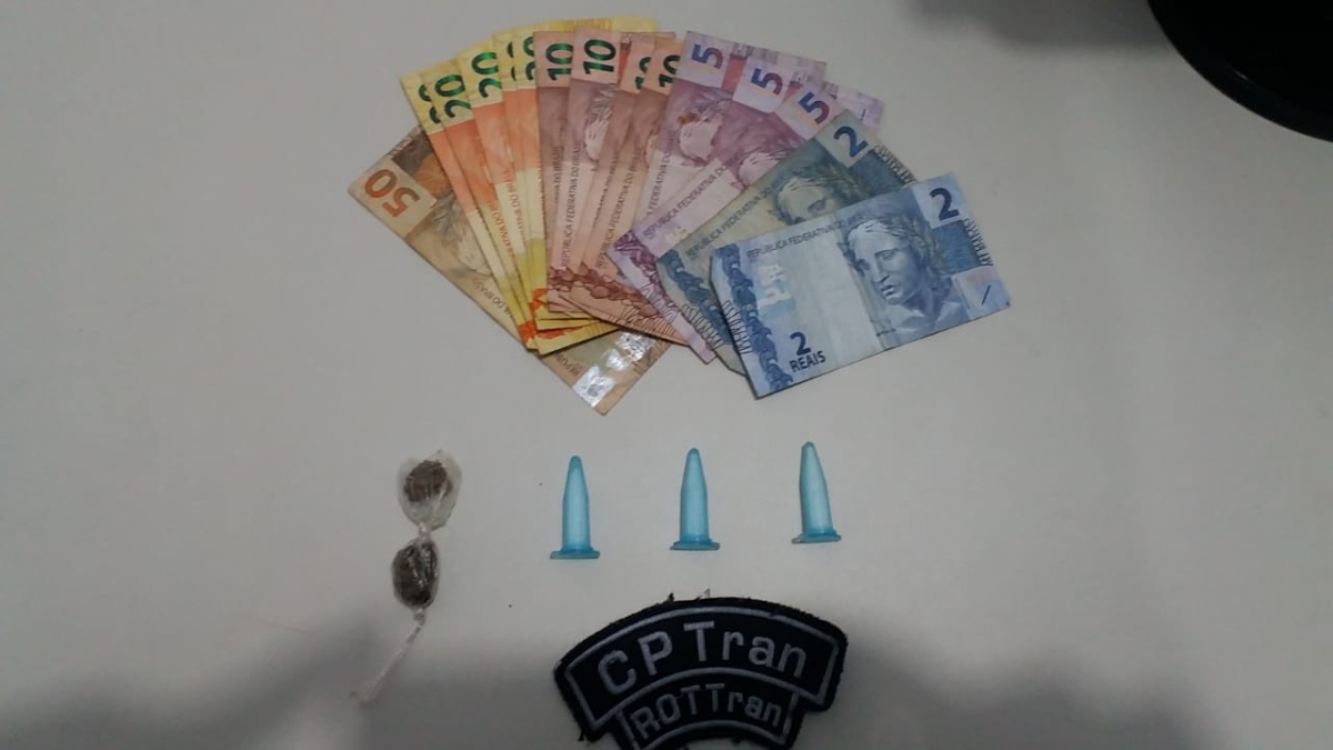 PM prende suspeito por tráfico e apreende drogas no Bairro América (Foto: SSP/SE)
