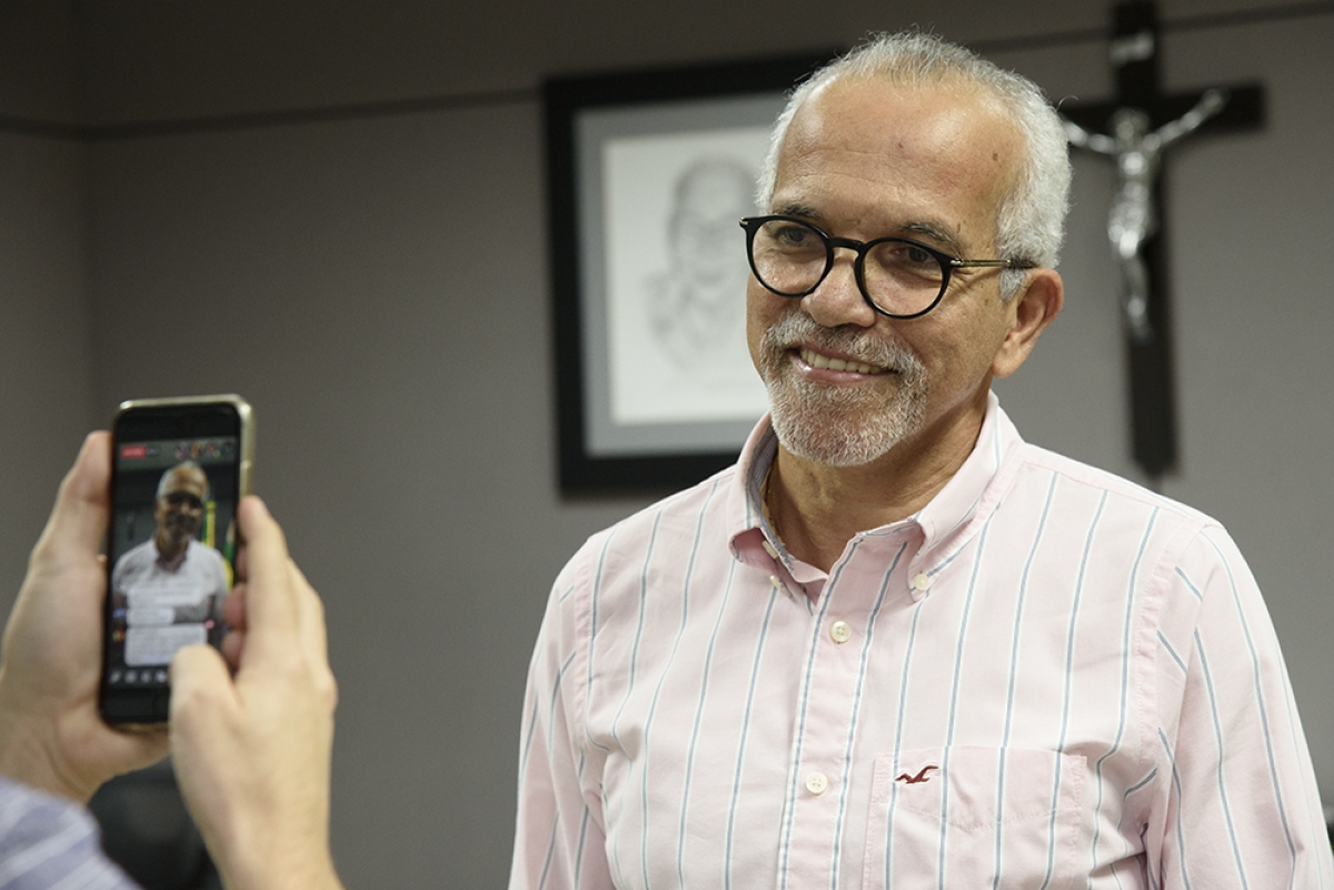 Prefeito de Aracaju anuncia pagamento dos servidores municipais para o dia 31/8 (Foto: Marcos Vieira/ PMA)