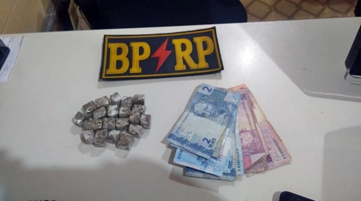 Homem é preso pela PM com drogas em São Cristóvão (Foto: Assessoria PM/SE)