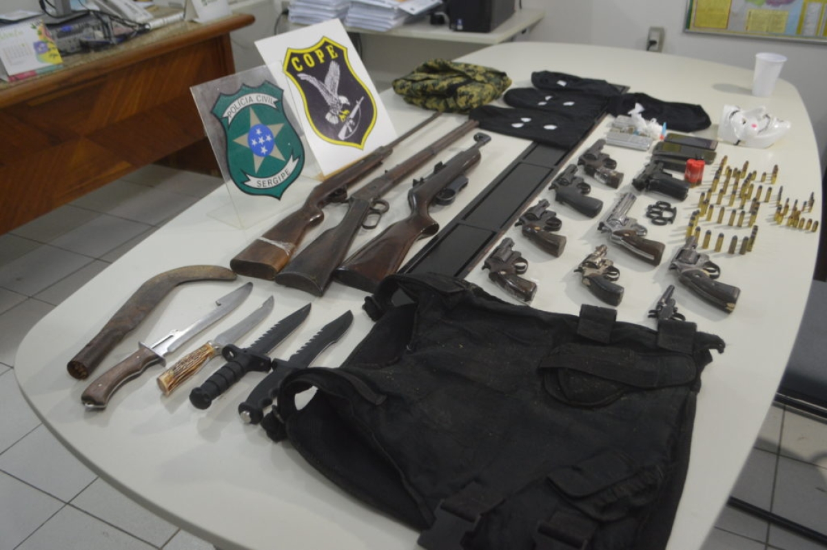 Facas, rifles, revólveres e pistolas foram utilizadas em diversos crimes (Foto: Portal Infonet)