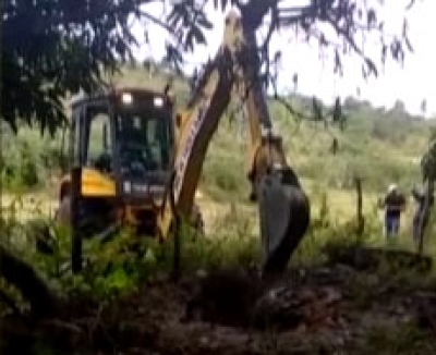 Momento que retiraram a ossada (Imagem: Reprodução de vídeo/ SSP/SE)