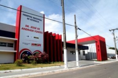 Bebê foi abandonado na lata de lixo de um dos banheiros do Hospital regional de Estância (Foto: Arquivo SES/SE)