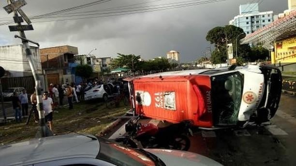 Acidente ocorreu na avenida Augusto Franco (Foto: Aracaju Agora Notícias/ Via Portal Infonet)