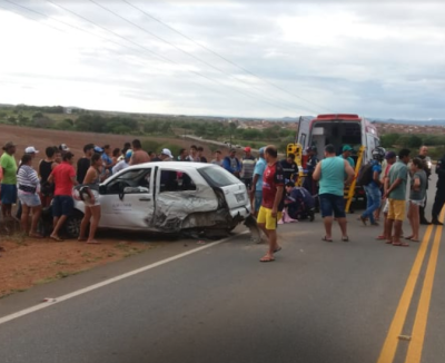 Colisão entre veículos é registrada na Rota do Sertão (Foto: Pingou Notícias)
