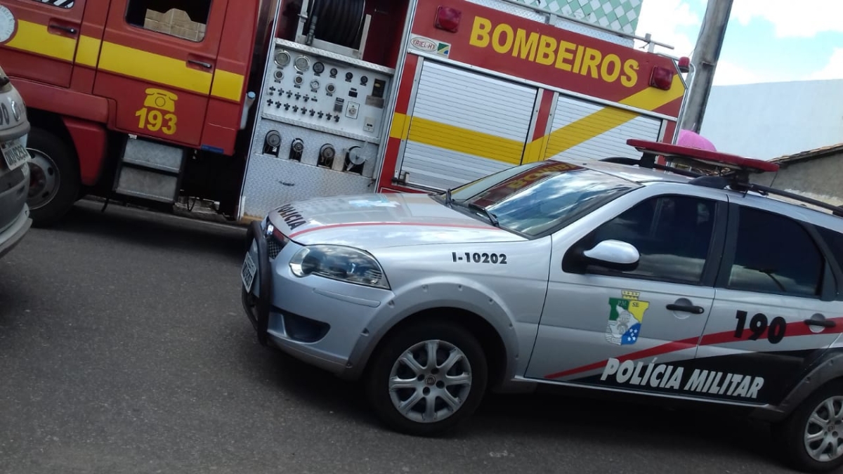 Corpo foi encontrado em quintal de residência (Foto: Enviada por internauta/ Via Portal Infonet)