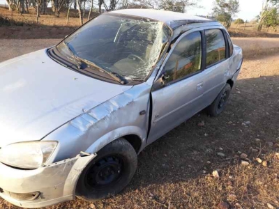 Gloriense perde controle de veículo e capota em estrada vicinal (Foto: Via Pingou Notícias)