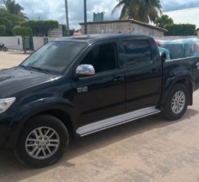 Uma caminhonete Hilux foi aprendida (Foto: PM/SE)