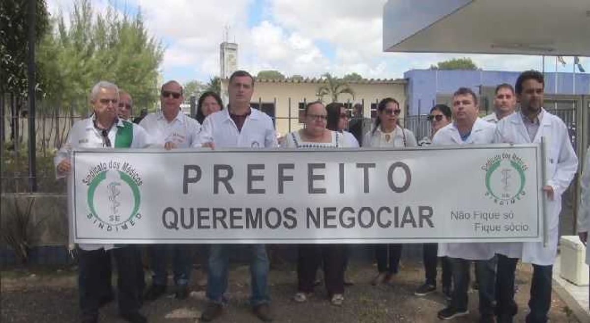 Médicos grevistas terão pontos cortados pela Prefeitura de Aracaju (Imagem: Reprodução de vídeo/ Portal Infonet)