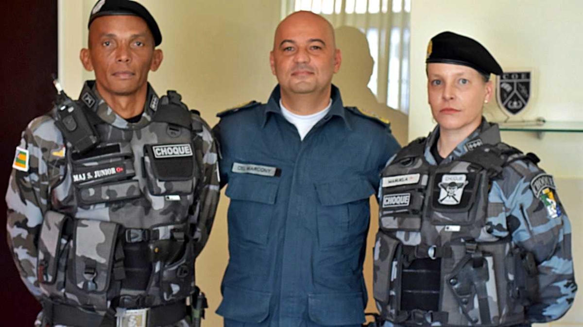 Comandante geral [ao centro] apresenta a nova equipe do Batalhão de Choque (Foto: PM/SE)