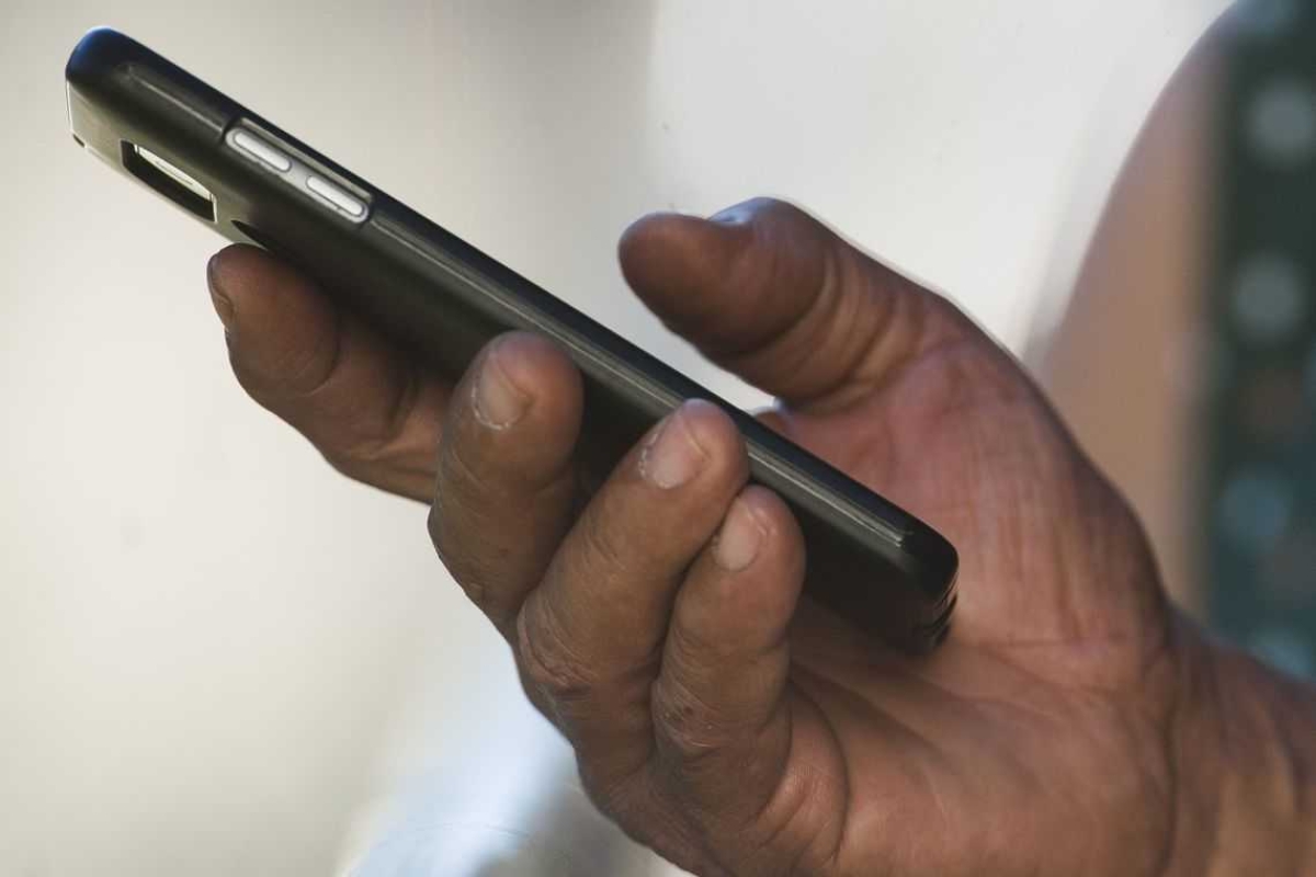 Celular irregular será bloqueado a partir de sábado, 8/12, em 10 estados (Foto: Marcello Casal Jr./ Agência Brasil)