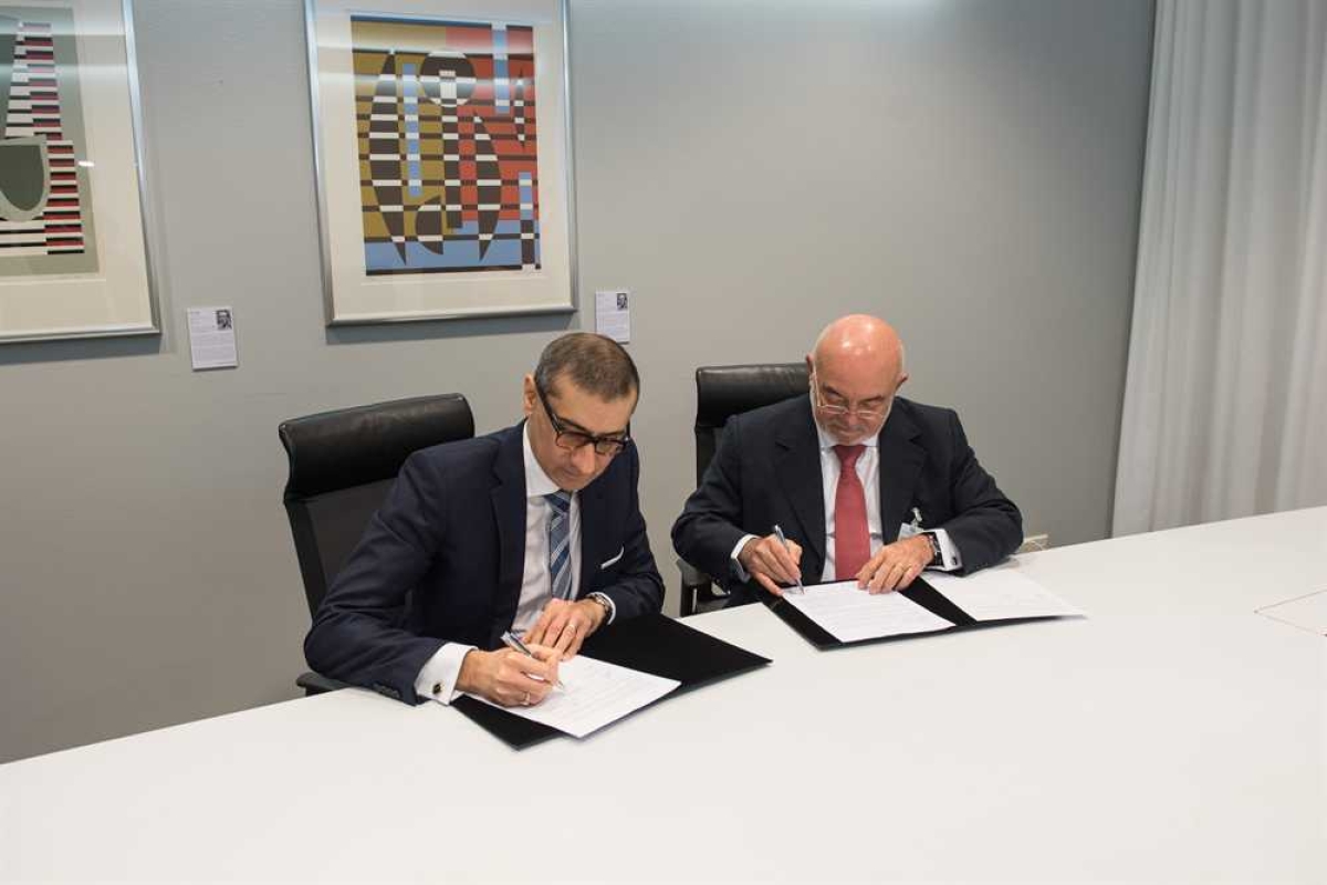 CEO global da Nokia, Rajeev Suri, e o CEO da Oi, Eurico Teles, em ato na Finlândia de formalização de parceria entre as duas empresas (Foto: Oi Comunicação Corporativa)