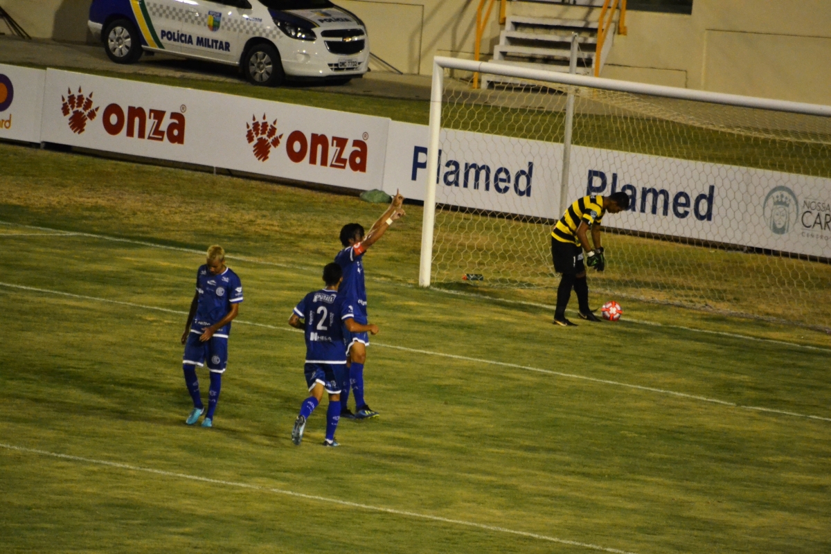 Kível marca de cabeça e vibra: Dragão na frente (Foto: Igor Matheus/ Portal Infonet)
