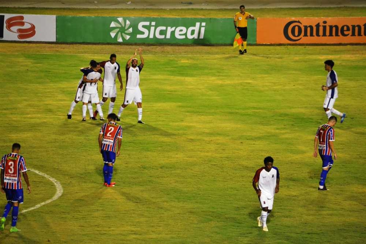 Paraná comemora quinto gol: goleada no Batistão (Foto: Igor Matheus/ Portal Infonet)