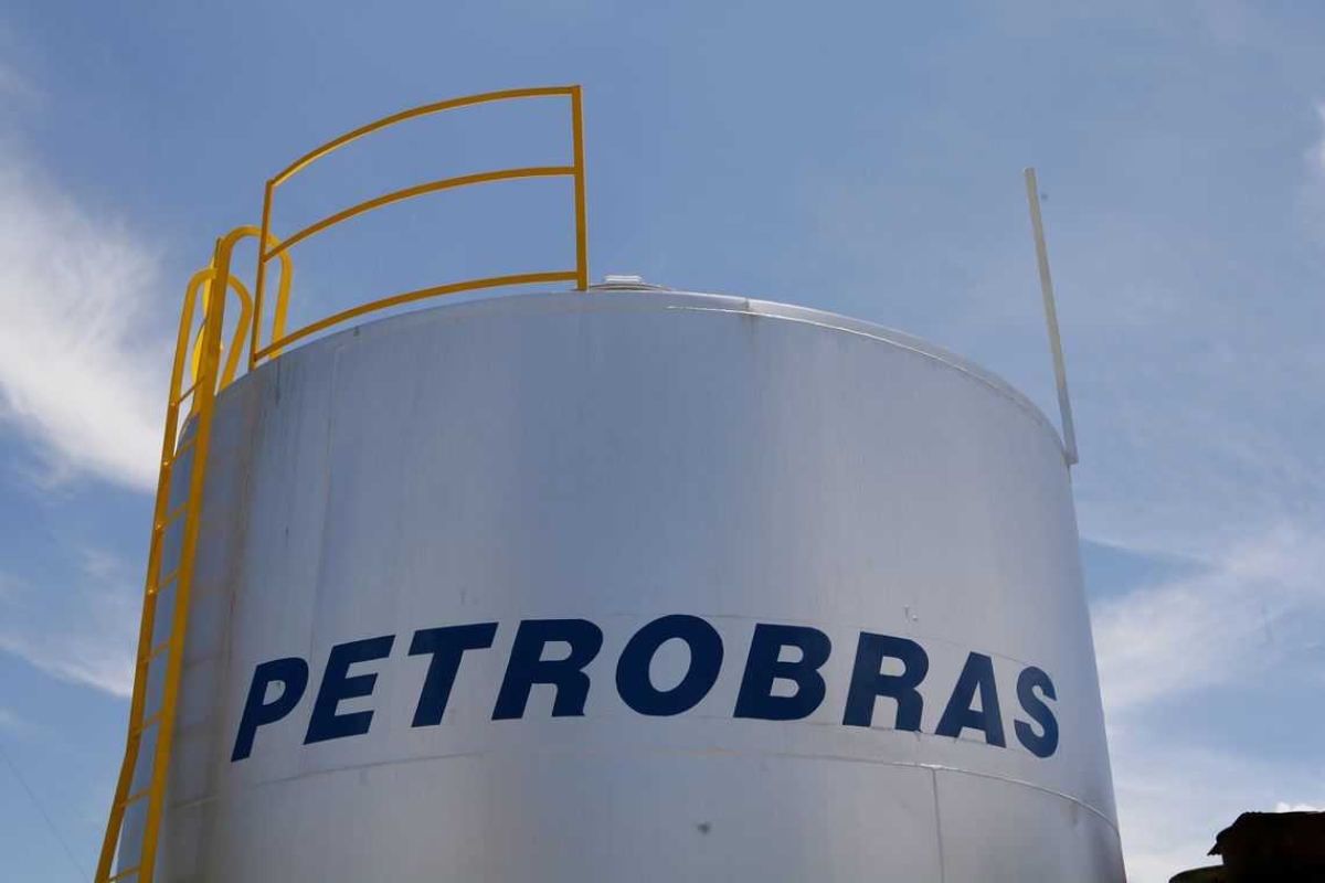 Jair Bolsonaro anuncia redução no preço da gasolina nas refinarias (Foto: Geraldo Falcão/ Agência Petrobras)