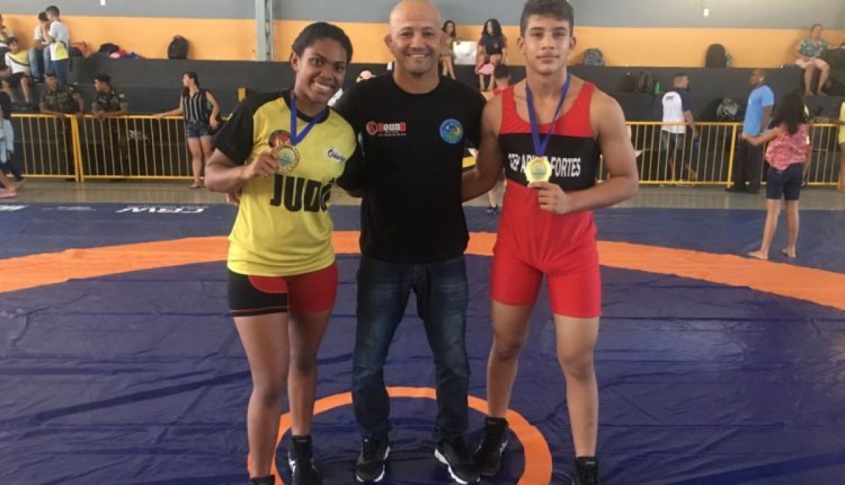 Kayla Samara, o técnico Luciano Vieira e Matheus Freire (Foto: Via Portal Infonet)