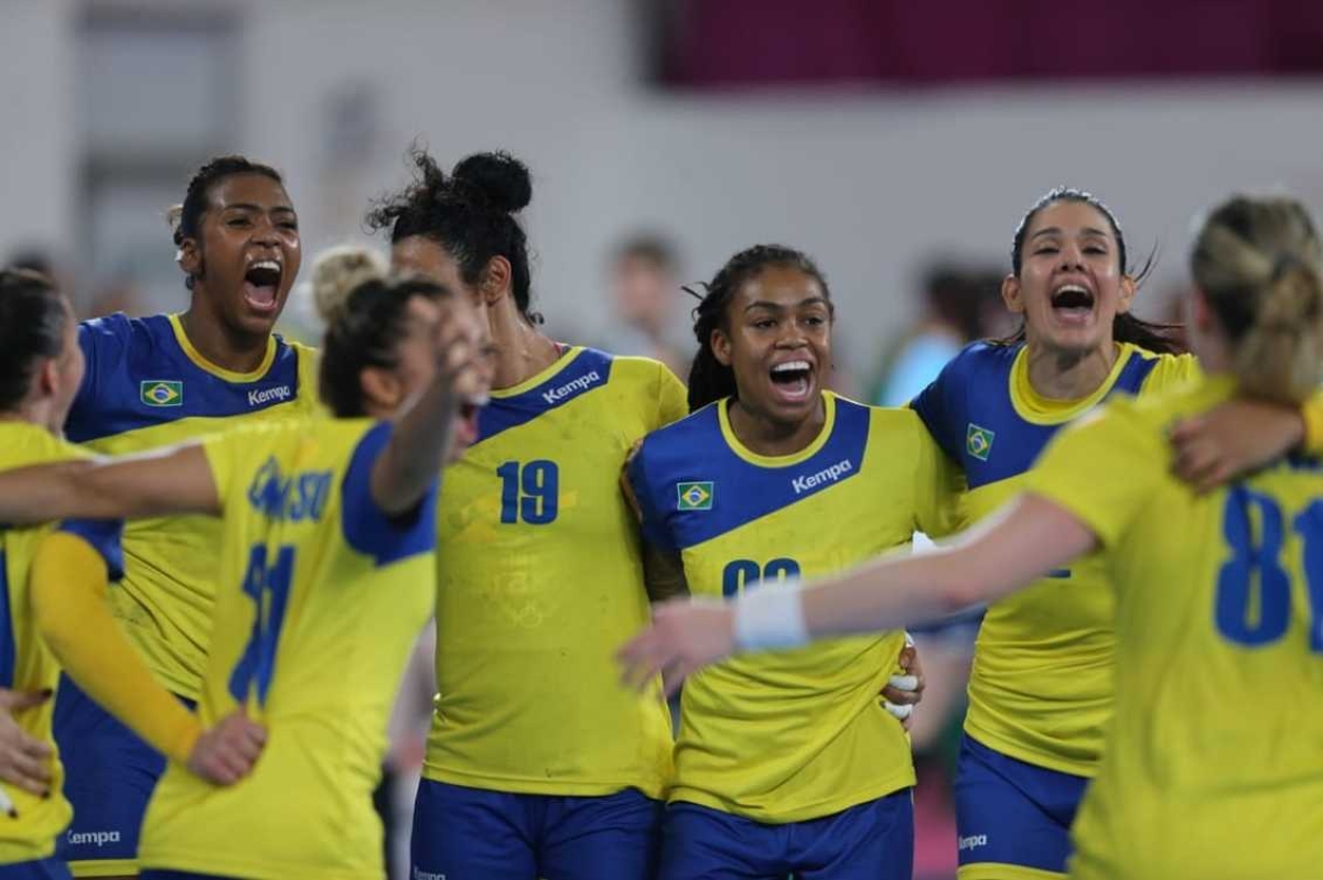 Celebração da equipe brasileira: time feminino não sabe o que é derrota no Pan desde 1999 (Foto: Abelardo Mendes Jr./ Rede do Esporte)
