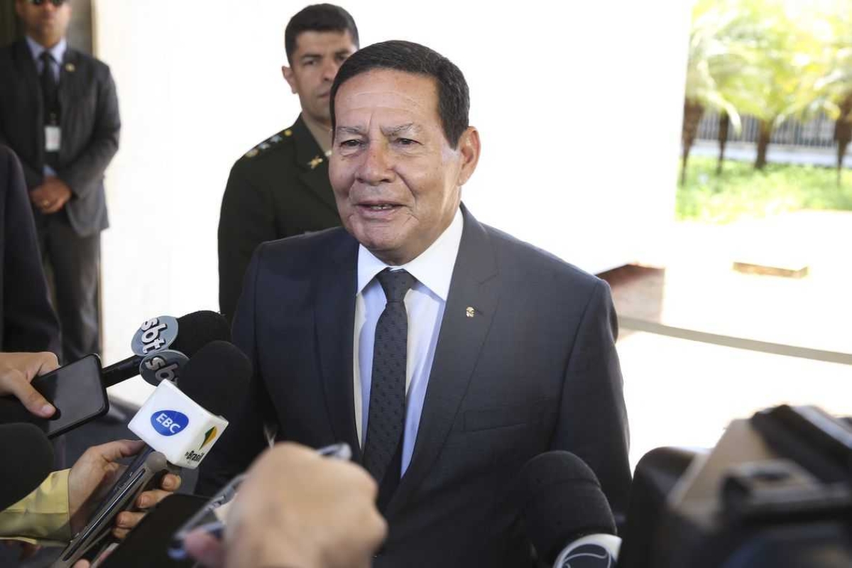 "Caso único no mundo", diz Mourão sobre manchas de óleo no Nordeste (Foto: Antonio Cruz/ Agência Brasil)