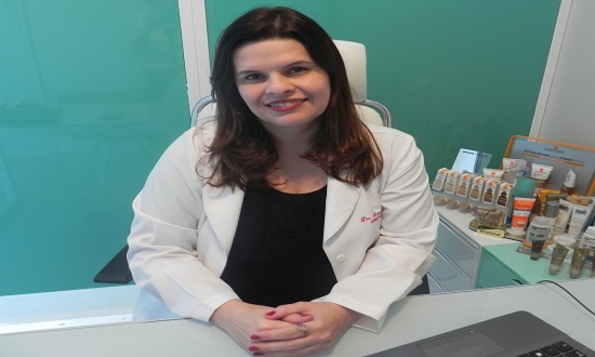 Dermatologista orienta os consumidores a verificar os rótulos dos produtos (Foto: Portal Infonet)
