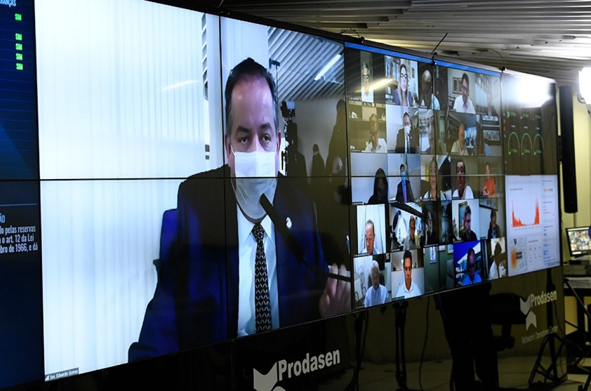 Eduardo Gomes foi o relator da matéria no Senado; os recursos se destinam à compra de equipamentos e materiais de combate à covid-19 (Foto: Jefferson Rudy/ Agência Senado)