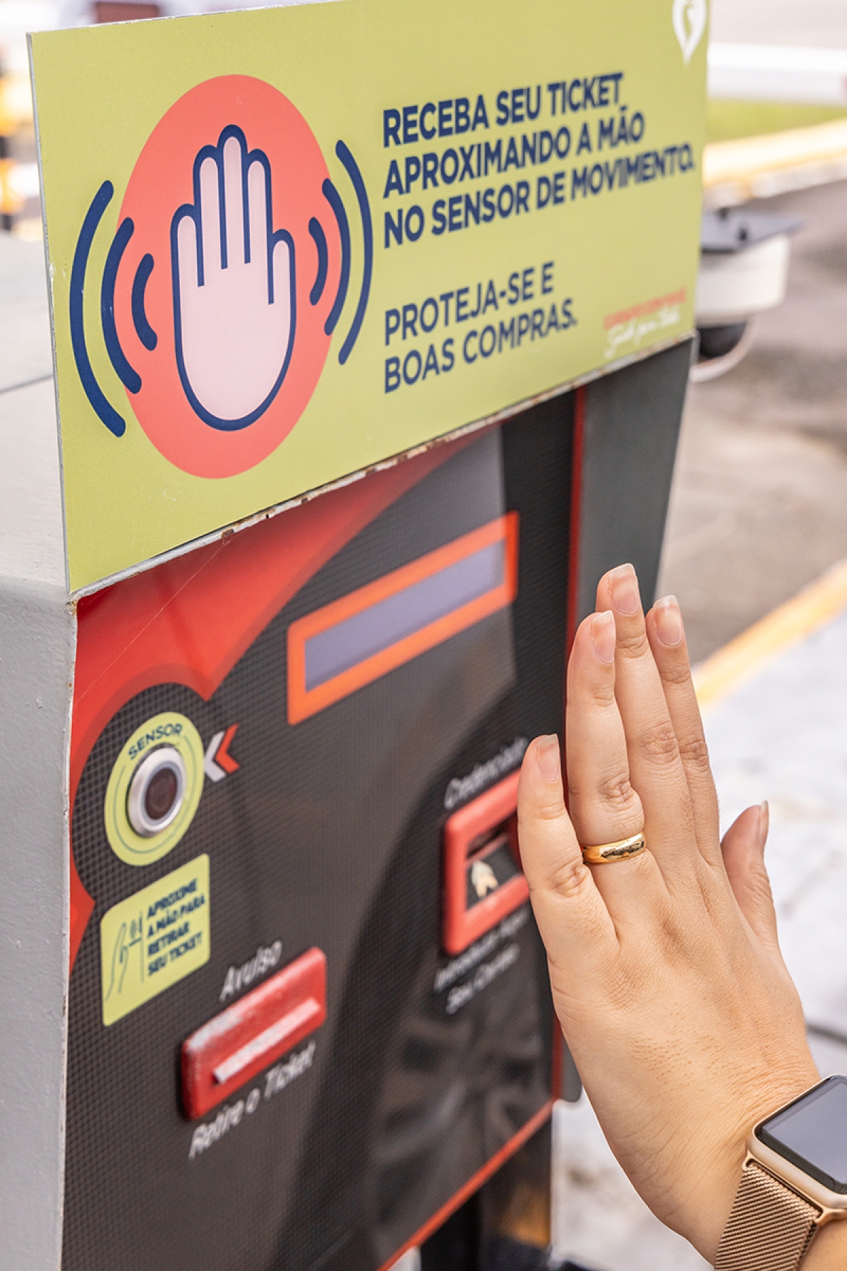Sensores nas cancelas emitem tíquetes de estacionamento automaticamente (Foto: Fillippe Araújo)