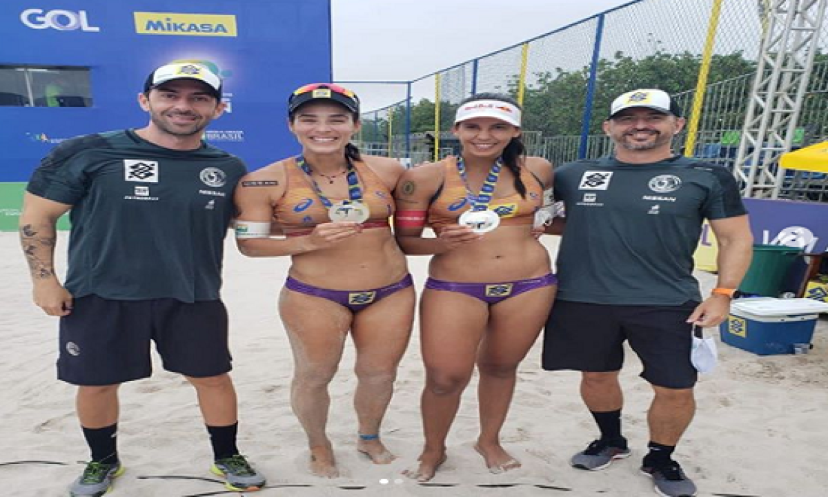 Dupla ficou com a medalha de prata em evento disputado em Saquarema-RJ (Foto: Reprodução/ Rede Social Duda Lisboa)