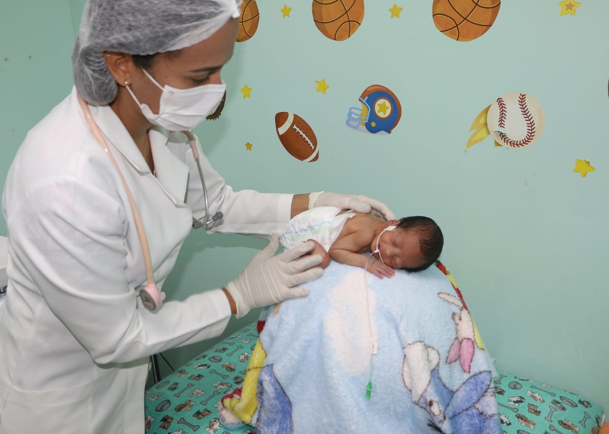 Método Canguru oferece cuidados aos bebês prematuros (Foto: SES/SE)