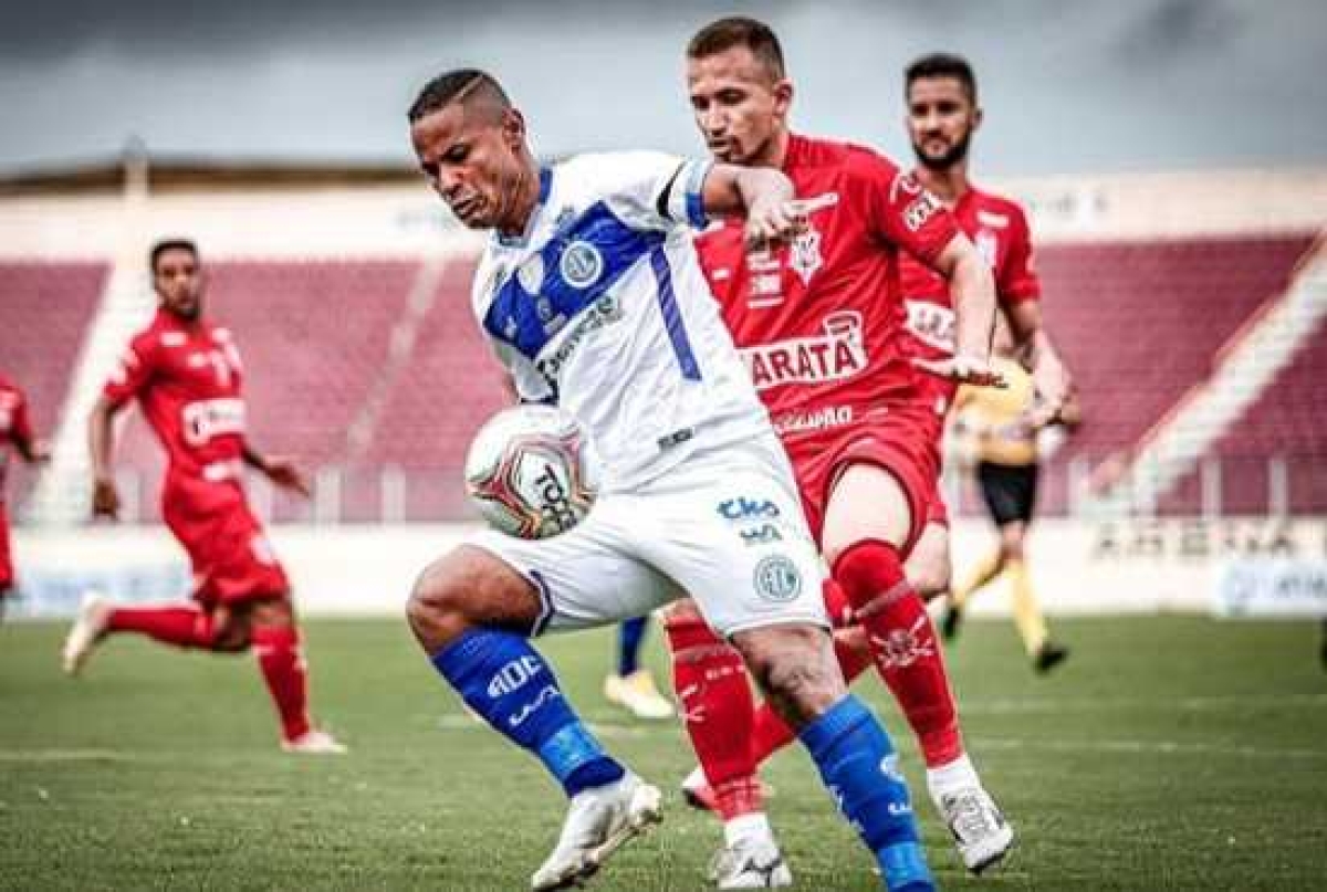 Confiança saiu na frente na Arena Batistão, mas o Sergipe empatou o jogo na segunda etapa (Foto: Lucas Almeida/ AD Confiança)