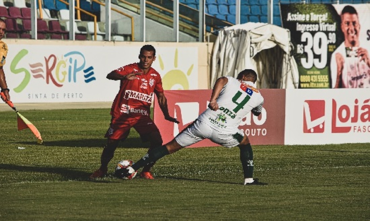 Sergipe começou ganhando o jogo após lance do VAR indicar pênalti. (Foto: Ascom/ CS Sergipe)