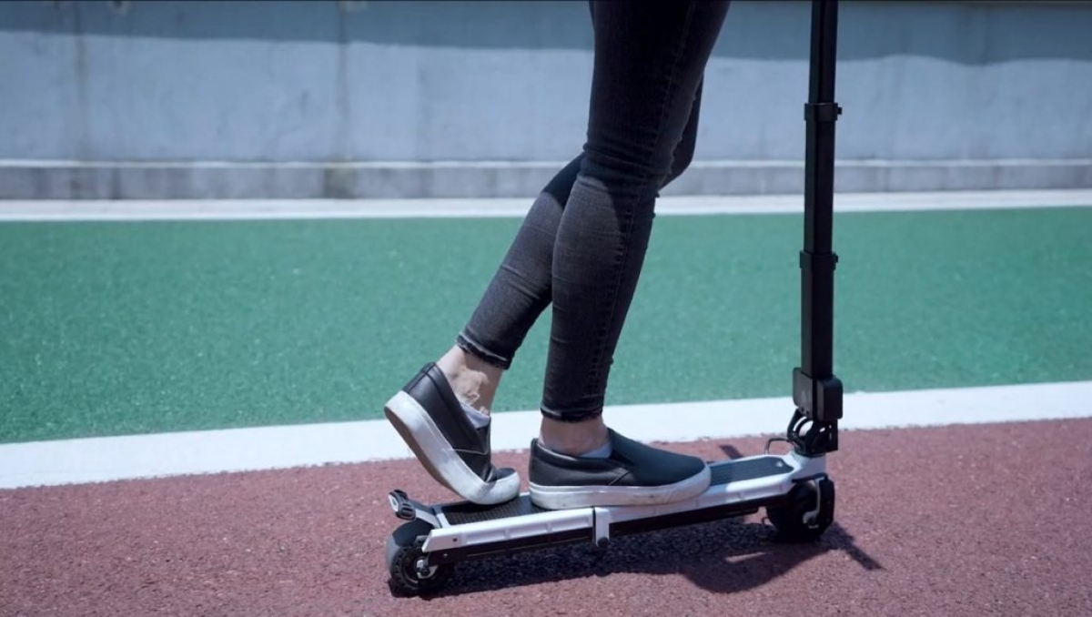 Patinete Blizwheel sendo usada (Foto: Divulgação)