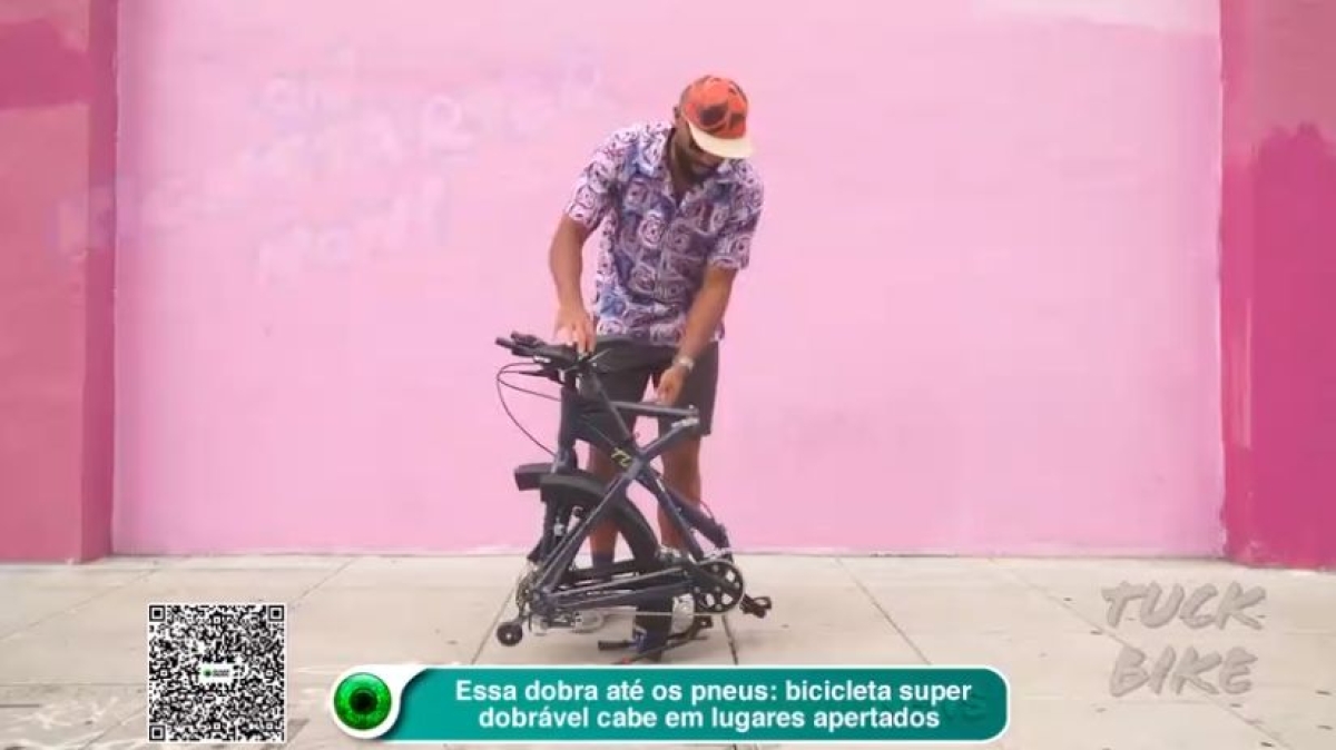 Essa dobra até os pneus: bicicleta super dobrável cabe em lugares apertados  (Imagem: Reprodução de vídeo/ Olhar Digital)
