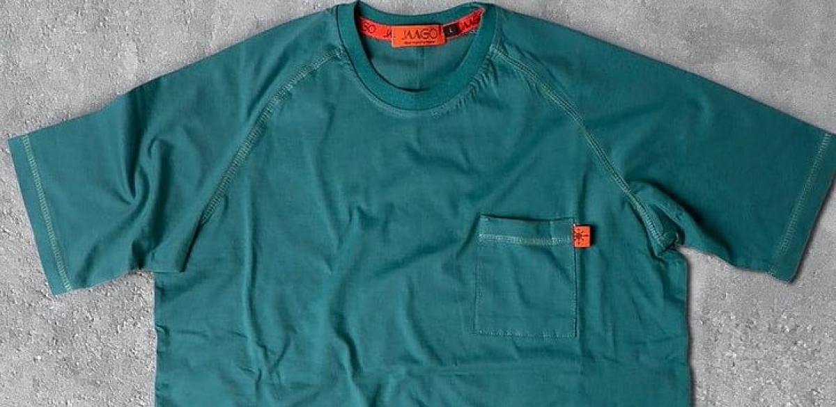 Pesquisadores estão desenvolvendo camiseta que funciona como um carregador vestível (Foto: Olhar Digital)