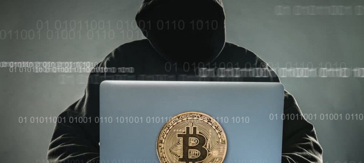 Hacker ataca e rouba dados de milhões de clientes de empresas de criptomoedas (Imagem: Olhar Digital)