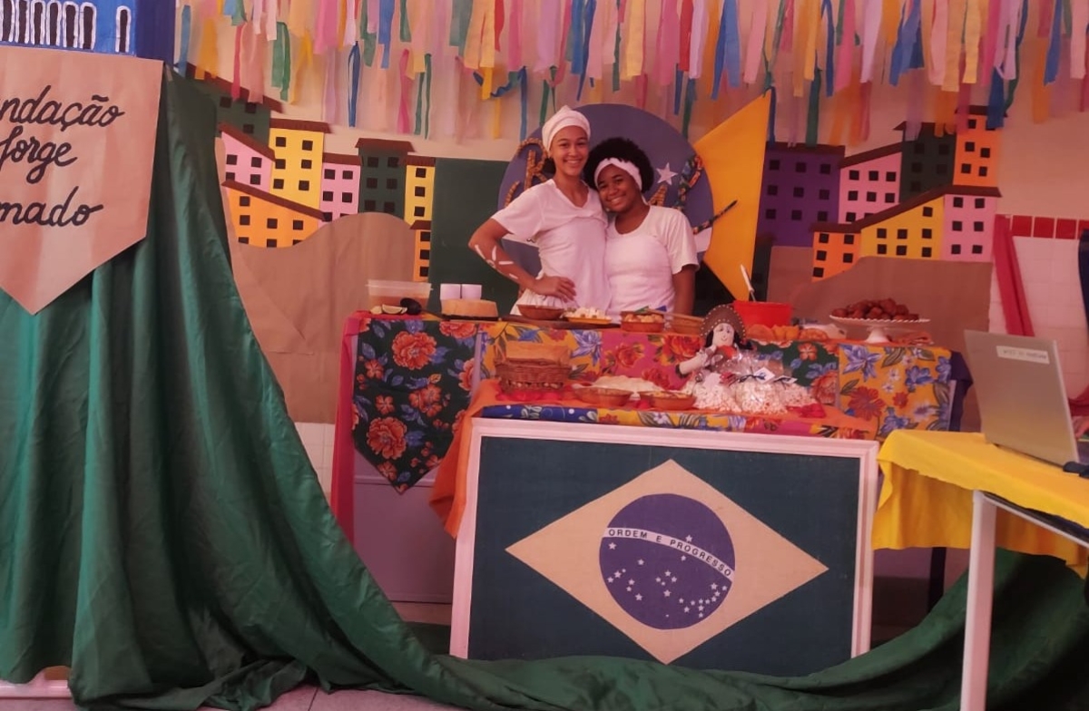 Feira das Nações Latino-americanas agita comunidade escolar do Centro de Excelência Leandro Maciel, em Aracaju - Foto: Divulgação | Unidade escolar