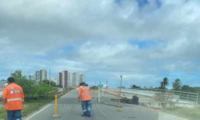 Deslizamento é registrado em ponte sobre o rio Poxim após escavação - Foto: Redes sociais