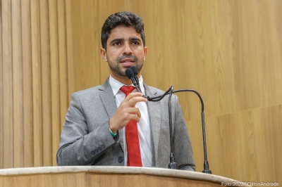 Vereador Pastor Diego alerta para riscos e situação de abandono da Orla de Atalaia - Foto: Assessoria Pastor Diego