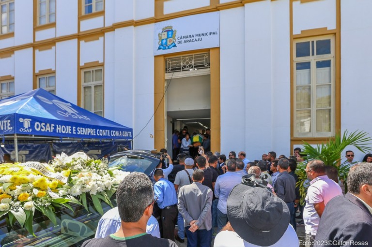 Thiago Batalha é enterrado na Colina da Saudade, em Aracaju - Foto: Gilton Rosas