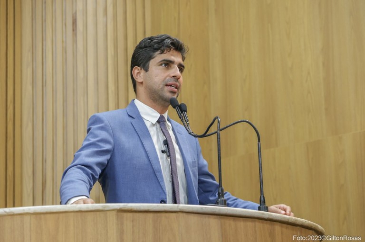 Vereador Pastor Diego defende que taxistas e transporte escolar usem corredores exclusivos - Foto: Gilton Andrade
