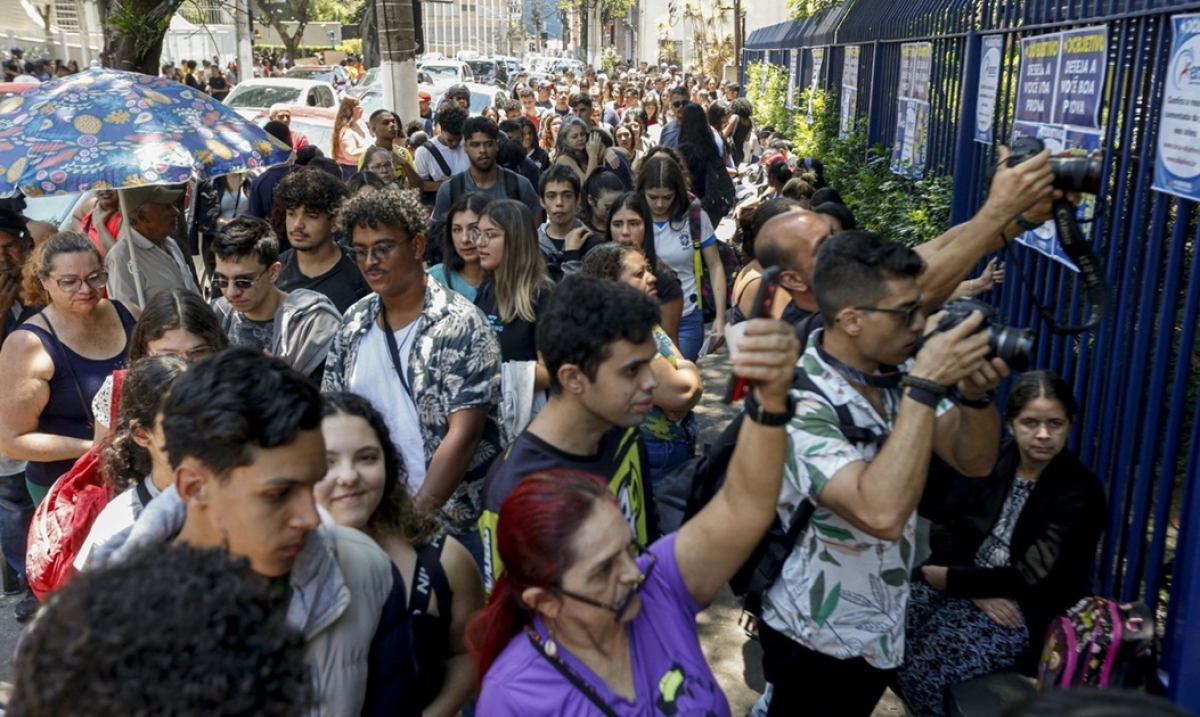 São Paulo (SP) 05/11/2023 - Estudantes e pais na Universidade Paulista no bairro do Paraiso - 
Foto: Paulo Pinto | Agência Brasil