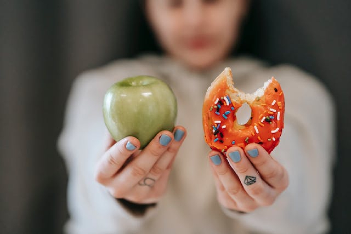 A troca gradual dos alimentos ultraprocessados por frutas e verduras é um caminho para equilibrar e balanceat a alimentação - Foto: Andres Ayrton | Pexels