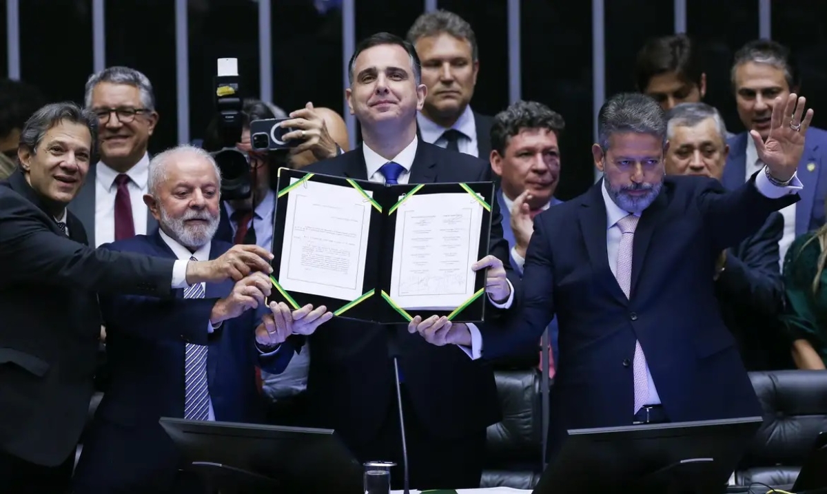 Brasília (DF), 20/12/2023 - Sessão solene do Congresso Nacional para promulgar a Emenda Constitucional nº 132 de 2023, que muda o sistema tributário brasileiro - Foto Lula Marques | Agência Brasil