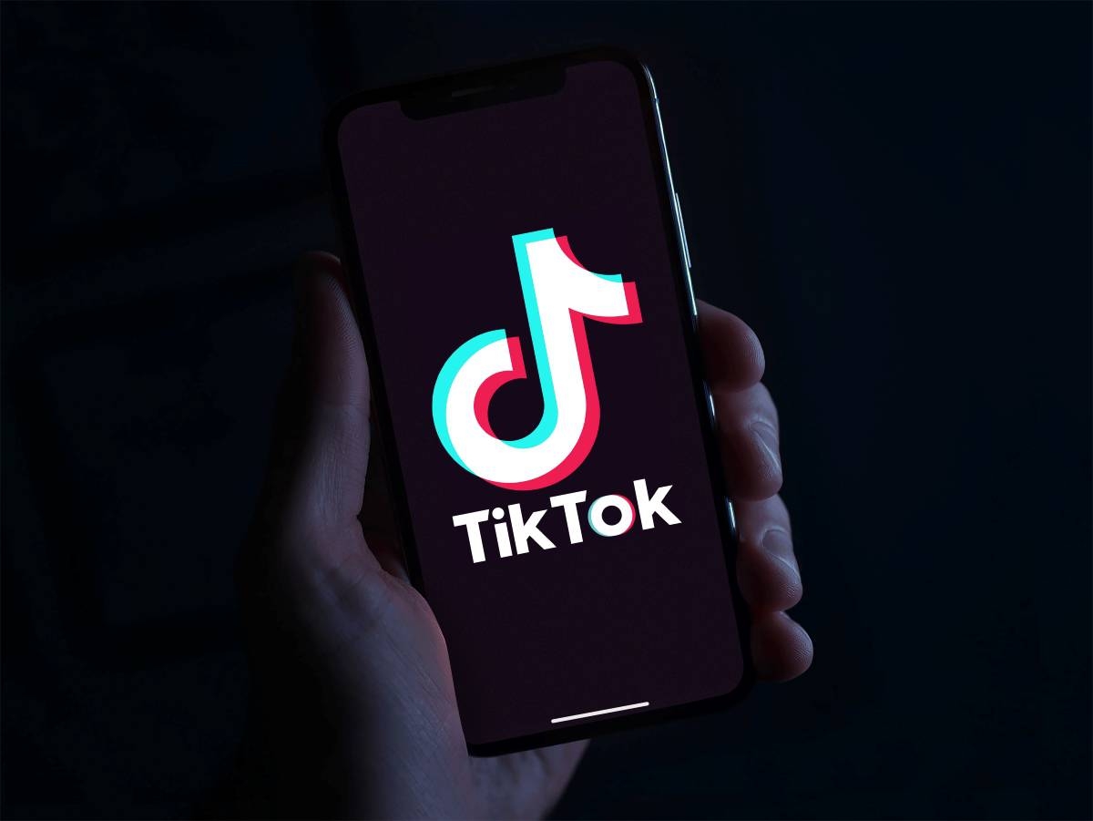 Como colocar legenda ao postar um vídeo no TikTok? - Imagem: Eliseu Geisler | Shutterstock