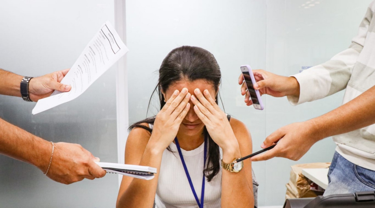 Nervosismo, sofrimentos psicológicos e problemas físicos, como dor de barriga, cansaço
excessivo e tonturas, falta de energia, são alguns dos sintomas da estafa prossional - Foto:
Ascom | SES | Governo de Sergipe