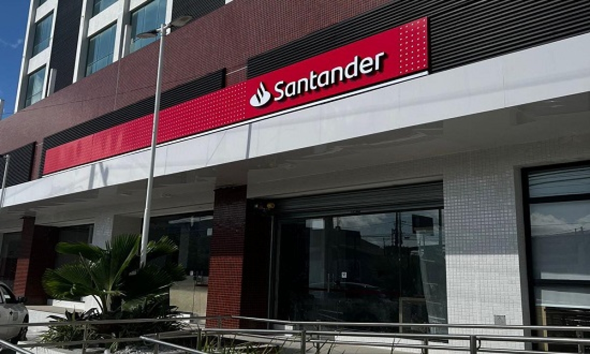 As inscrições para concorrer a vagas do Santander AAA devem ser realizadas por meio do site https://www.santander.com.br/aaa - Foto: Santander